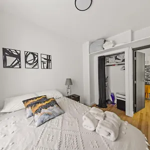Apartment Upscale Retreat - One Bedroom In Downtown Manhattan's Union Square, New York